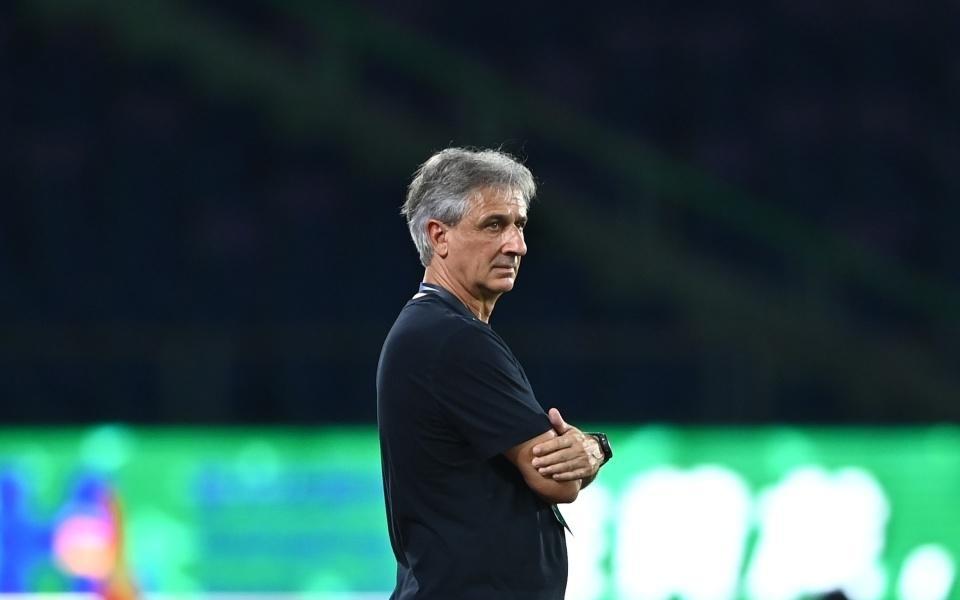 乔迪抵达玉溪！将执教云南玉昆，为接机球迷签名，1年后再战中超