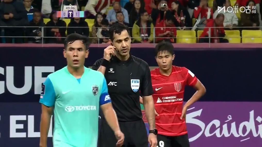 外战外行！中超领头羊亚冠垫底，遭轻视：对手门将禁区外玩起传控