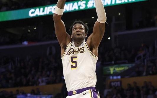 艾顿：大个子球员不能自己给自己喂球相信组织者会找到我