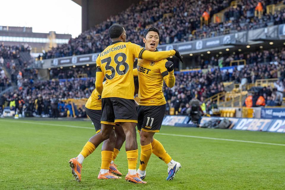 30！英超中资队20轮后终获首胜2轮拿4分或逆袭保级韩名将传射