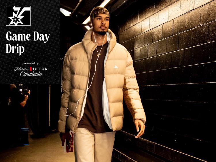 文班亚马替补21+6马刺战胜凯尔特人，福克斯21+9+6布朗27+8+7