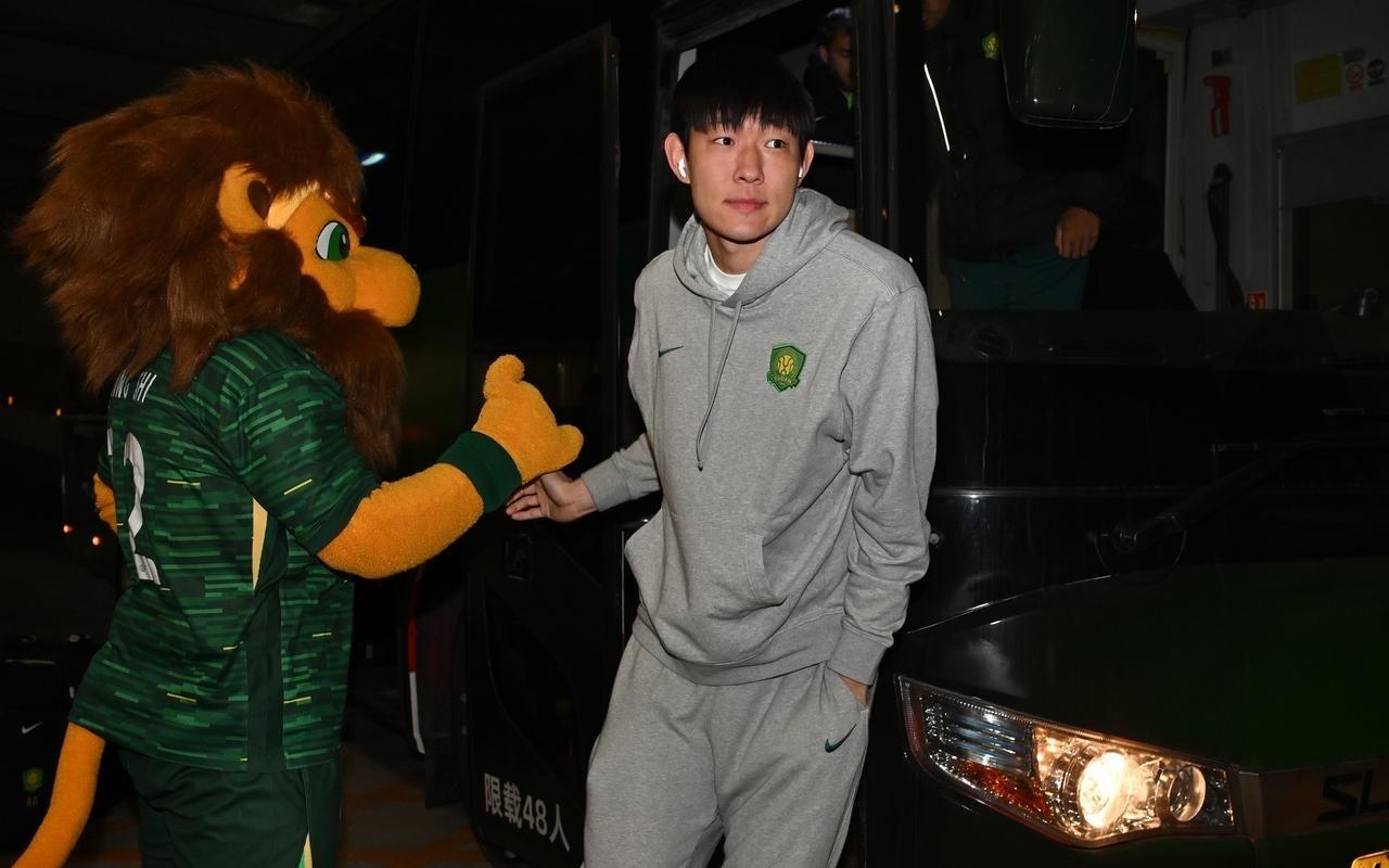 国安后防迎来惊喜侯森或将交出大旗，新面孔撑起未来三年门线！