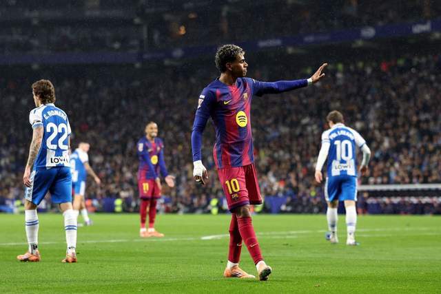 20！亚马尔哑火，费尔明4分钟造2球，巴萨笑傲德比，甩皇马7分