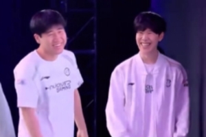管泽元：Ig的比赛你就看吧 全是节目 很久没看到笑这么灿烂的姜哥