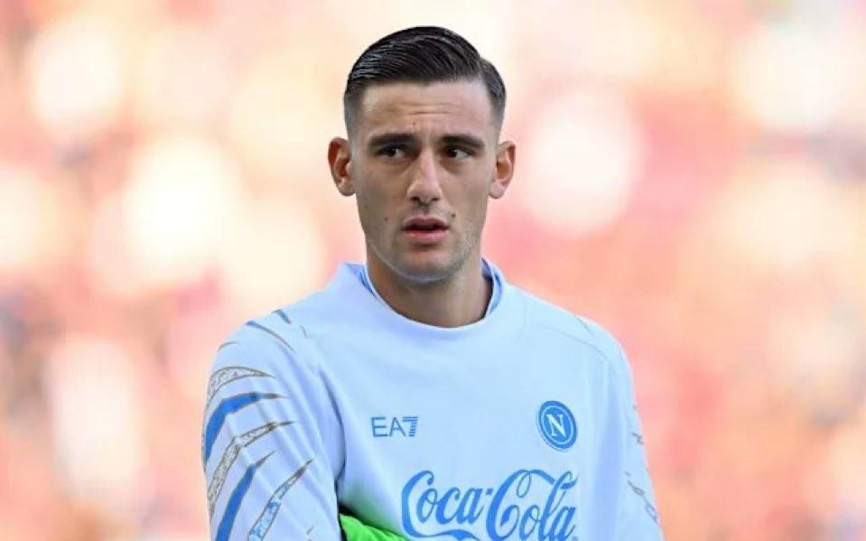 记者：洛伦佐卢卡被推荐给尤文，但尤文专注签中场和右后卫