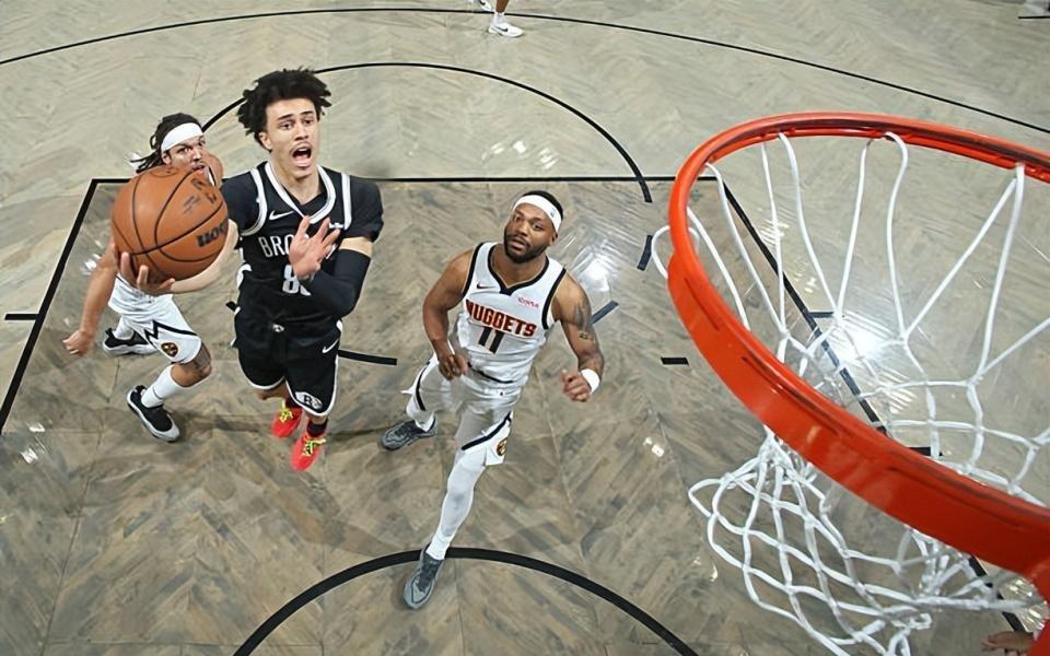 实在是太差了！篮网后场新秀看起来在各方面的能力都是一塌糊涂