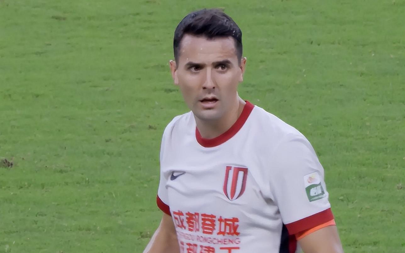 中超转会大鱼诞生！3大强队哄抢周定洋，海港出手，开顶薪合同