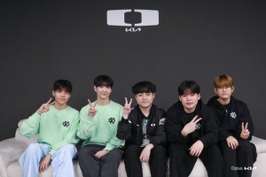 DK公布2026阵容的第一张合照Showmaker将带队备战2026赛季