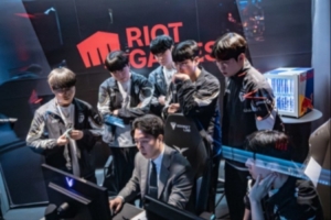 PCS网友热议LCK引入教练语音：T1要听老李的指挥还是教练