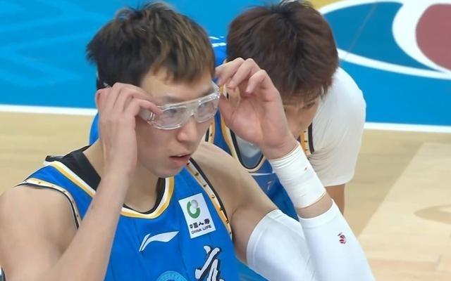 北京vs广厦前瞻：周琦赵睿PK胡金秋孙铭徽国手大战许利民捍卫主场