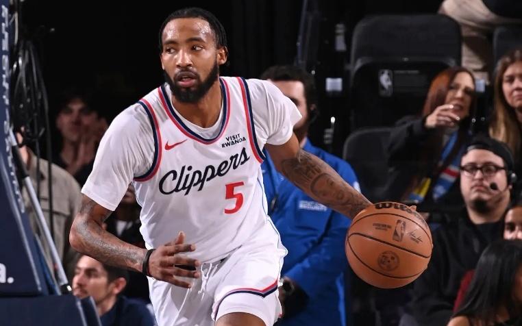 复出后的状态相当不错，锋线大将对于快船的重要性依然相当突出