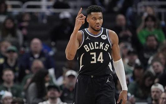 字母哥生涯158次单场至少得到30+10+5！独居历史第一