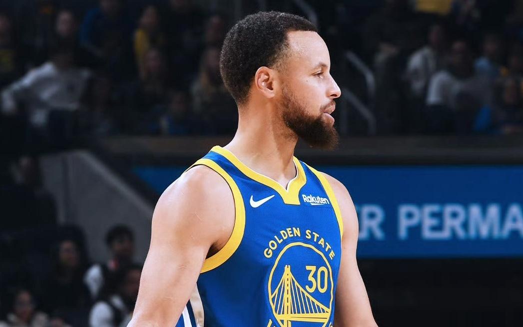 库里31分5助，勇士逆转击溃鱼腩！一战有三个收获，但该送走格林