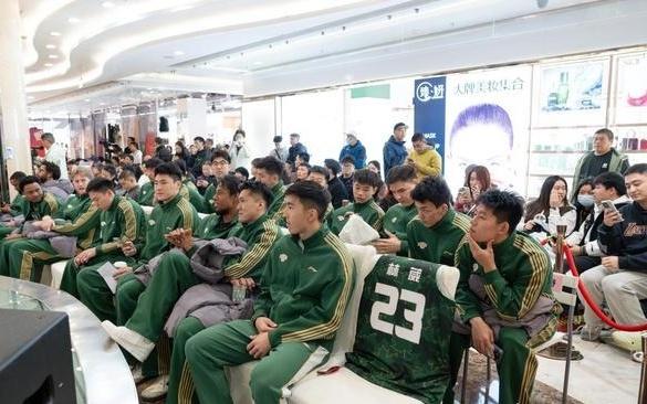 南京同曦男篮举行新赛季出征仪式，青春风暴再启征程