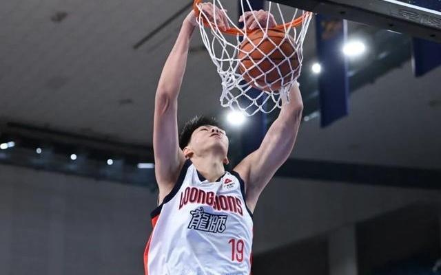 前行无畏第二届CBA俱乐部杯小组赛首战广州龙狮82：85憾负山西汾酒