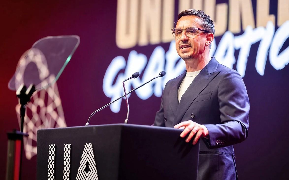 曼联92班创办的大学遭到种族不平等