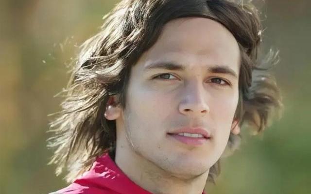 加盟28年生涯第9队！都2026年了，44岁昔日足坛男神竟还没退役！