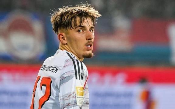 内策尔：卡尔谈想去皇马是目标和梦想，而不是急于完成转会