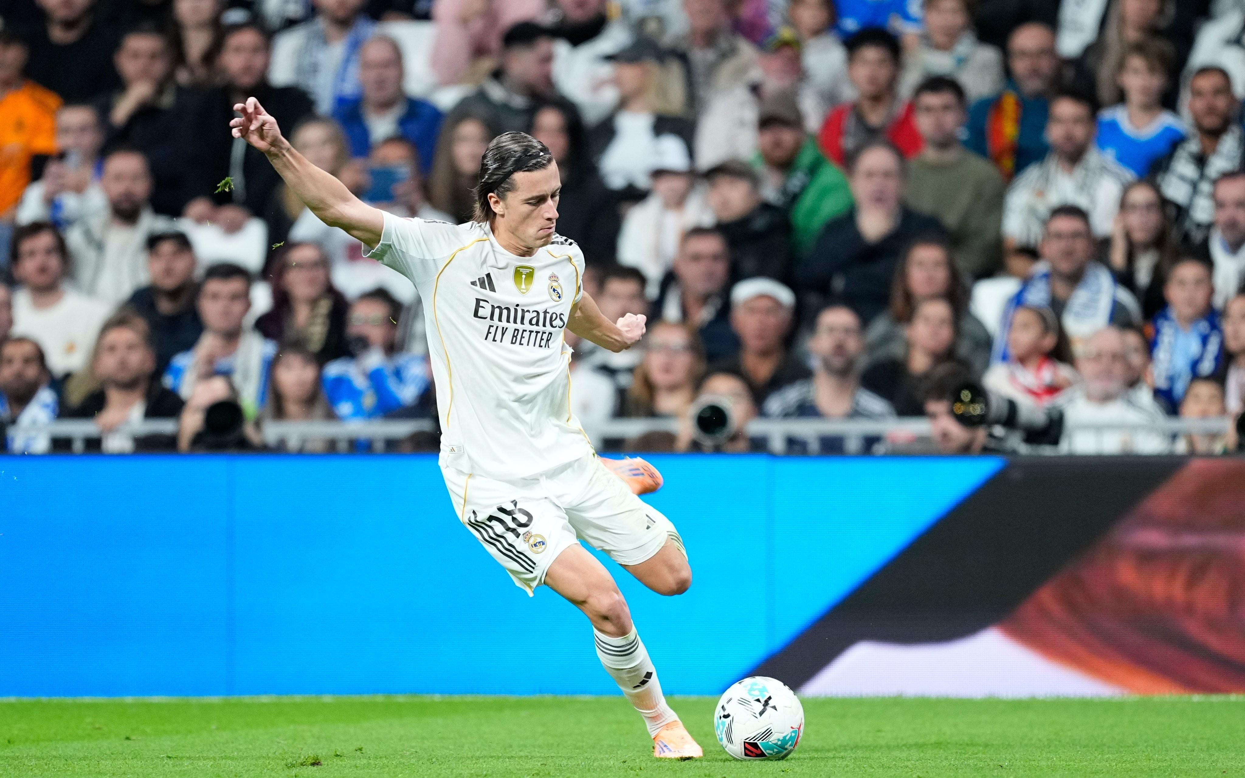 对阵瓦伦西亚干拔爆射破门，卡雷拉斯攻入皇马生涯首球