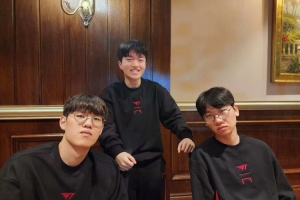 Keria发布跟Oner、Doran的T1上野辅三人合照：☺️