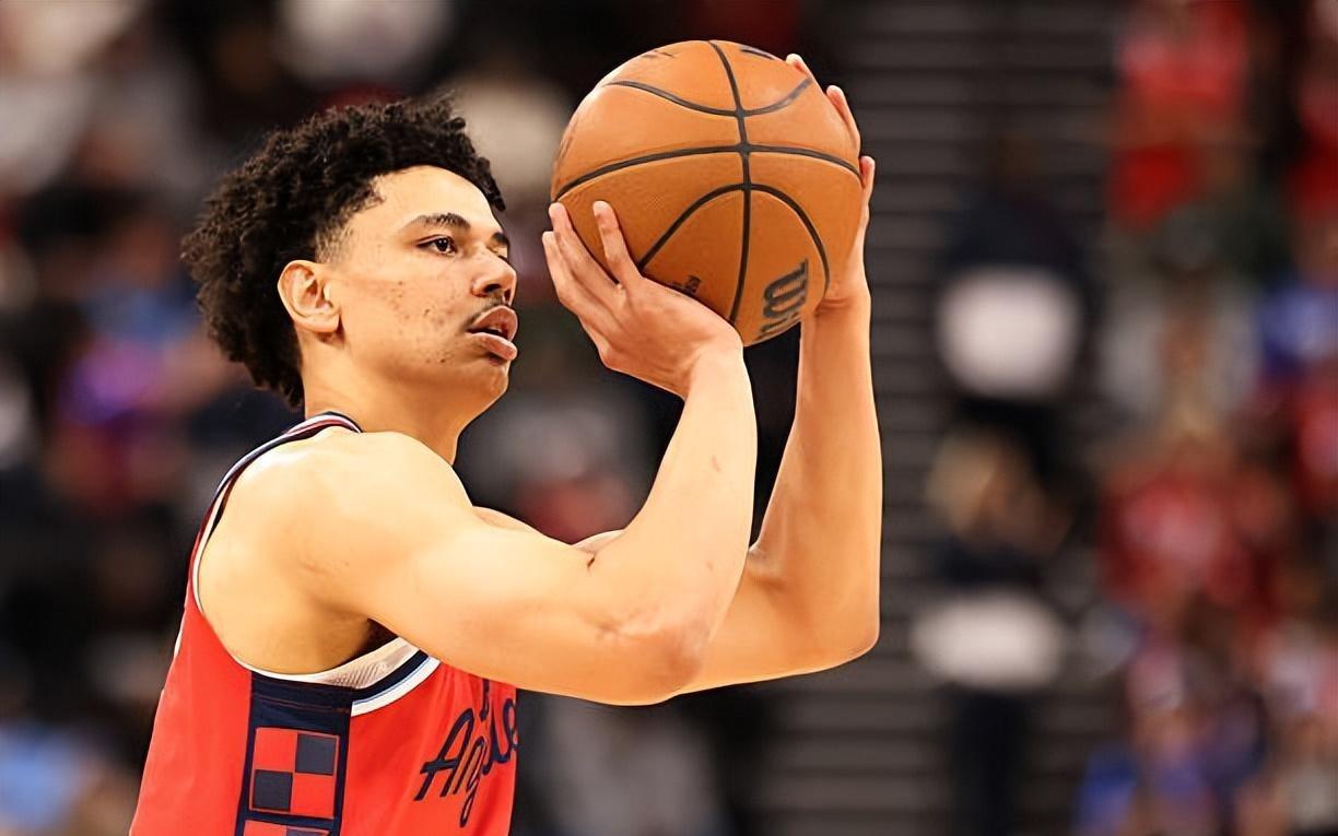 真是越打越好了！快船锋线新秀在攻防两端的作用都开始体现出来了