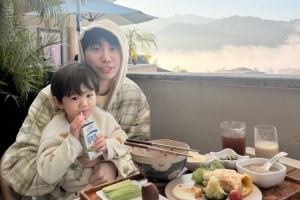 doinb分享带娃旅游照片：游客照+1