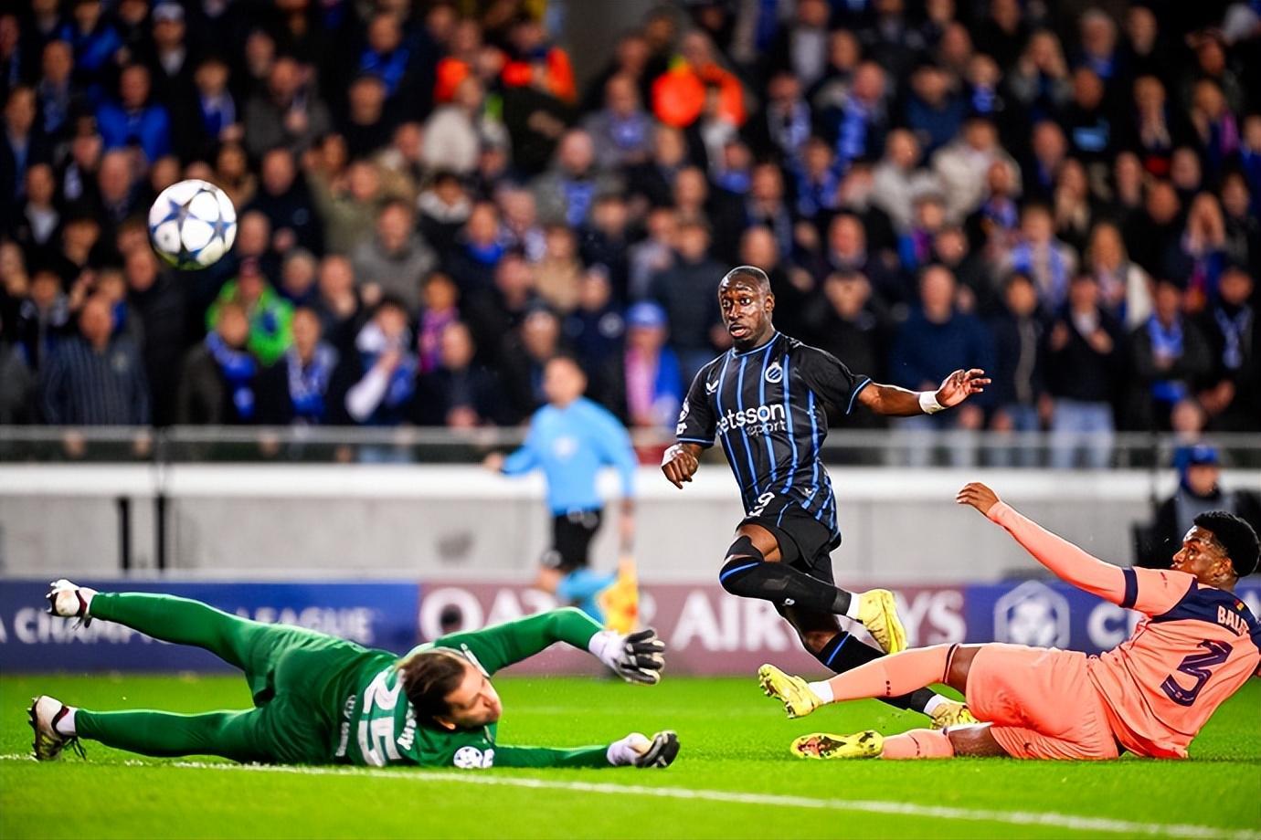 33！亚马尔独造2球，巴萨逃过绝杀+欧冠爆冷，4轮7分跌出晋级区