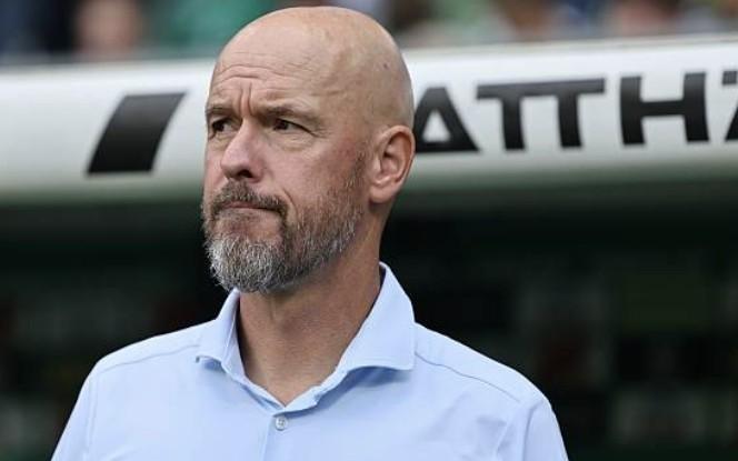 跟队：在药厂，滕哈格几乎把所有训练内容都交给了助教来完成