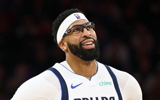 Shams：独行侠正与多支有意球队重启关于戴维斯的交易谈判