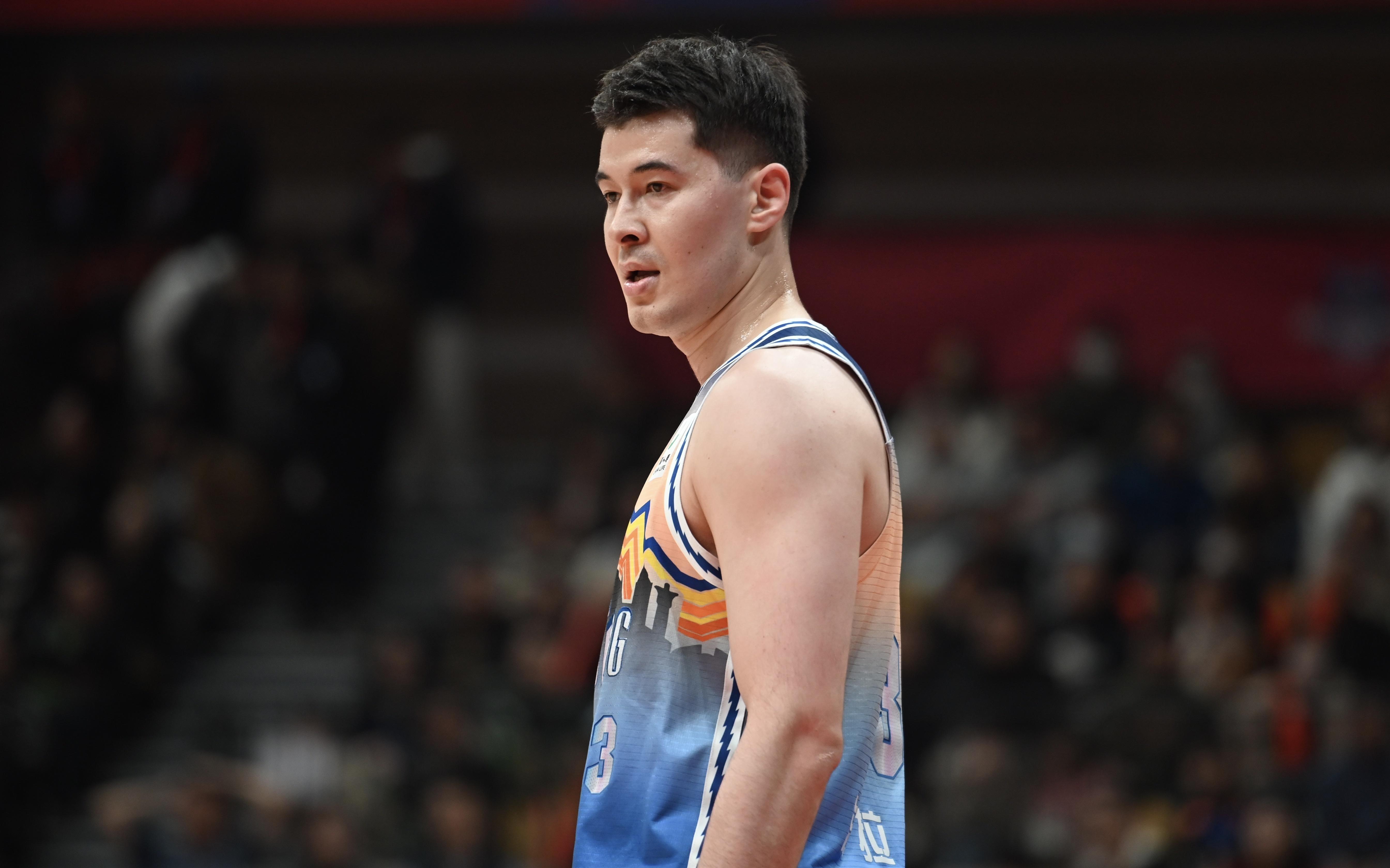 手感不太好！阿不都沙拉木半场7中2拿到7分3板1断