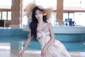 主持诗诗晒照：大爆两天就睡八个小时换了七套造型必须出片！