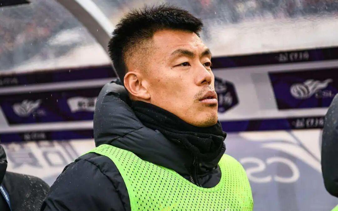 谭龙假期主动到俱乐部加练，已得到亚泰官方点名表扬，留队无悬念