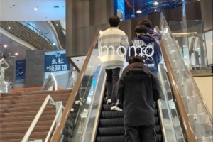 切割者联盟网友路遇Shad0w、Elk跟Knight一同逛商场