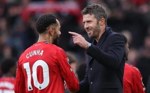 记者：曼联官员正在拟定正式主帅名单卡里克团队增强了球队凝聚力