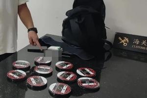 一名旅客腰间盘120张《NBA2K26》PS5光盘试图入境被查获