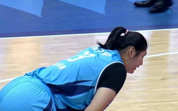 职业生涯首秀独砍15+6！18岁张子宇一数据全场倒数第一，难言完美