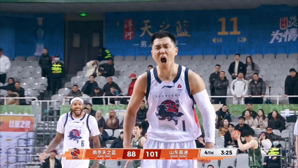 4人罚下、邱彪摔衣暴怒！裁判惹恼山东：高诗岩霸气1战强者归来！