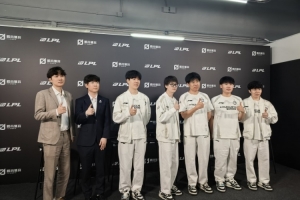 iG赛后群访 教练：大家在比赛中相互鼓励调整 这是赢下比赛的关键