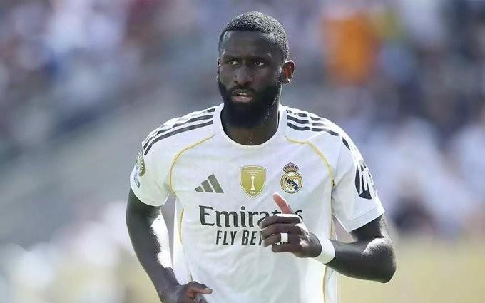 TA：吕迪格手术前每天吃止痛药，缺乏季前备战使其伤势加重