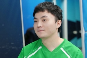 第二局关键团毫无输出 第三局被打出对位差距！Light后两局表现属实难绷