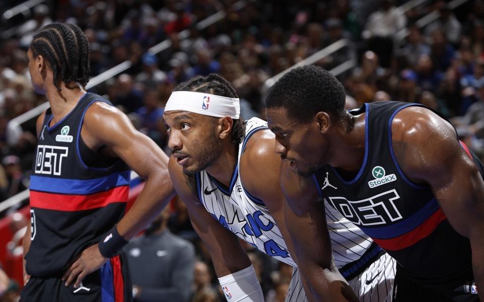 贝恩37+8魔术险胜活塞晋级NBA杯八强坎宁安39+13+11+8失误