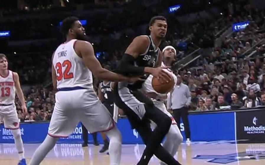 文班亚马：腿部只是轻微过度伸展有点酸痛，检查结果没大碍