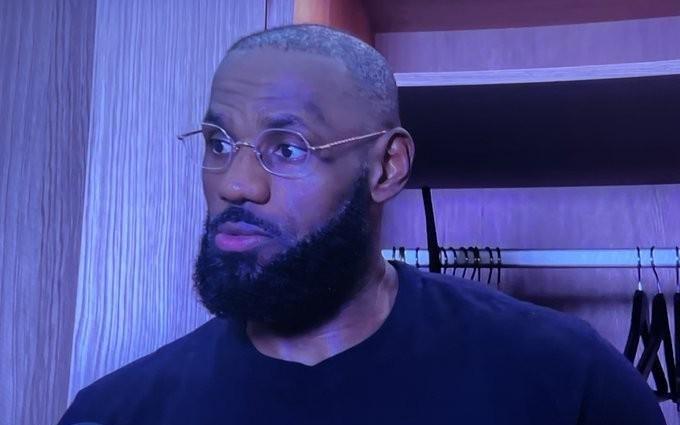 詹姆斯谈黑子：那些支持我的球迷才最重要，其他的都无所谓