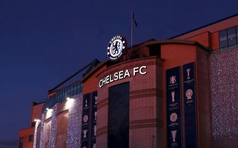 TA：据调查4000名蓝军球迷报告显示，超