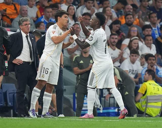 维尼修斯不满皇马队友！向阿隆索抱怨：都想带球球迷却嘘我