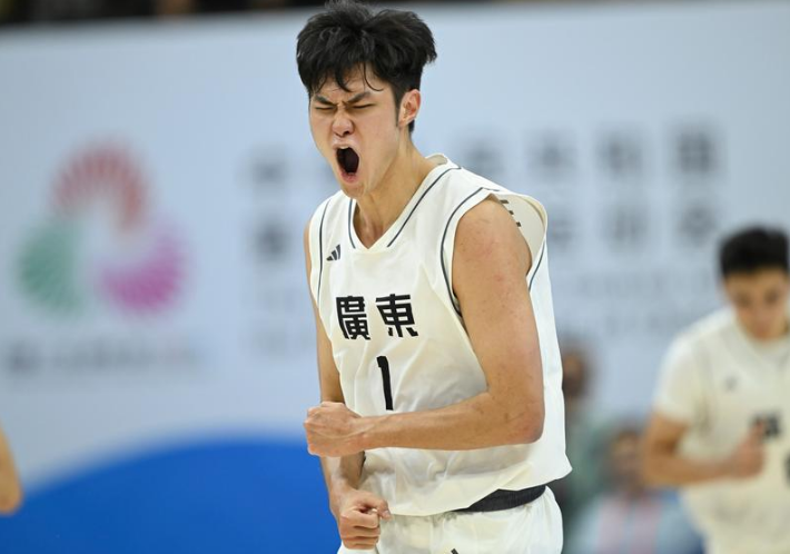 恭喜！中国男篮又一21岁2米05新星崛起：场均轰27+5夺全运第二金