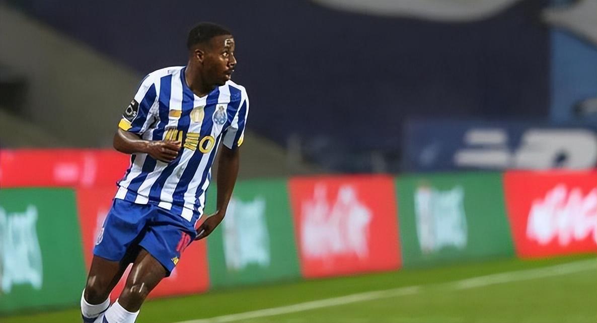 上港队将在后腰完成一笔重量级续约，这位外援直接留队，值得期待