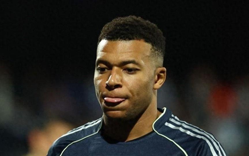 老实人！姆巴佩带伤出战，只为力保阿隆索帅位