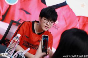 打涅槃手拿把掐Jiejie加入FPX后首次在比赛中打出正战绩，赵信砍下9113