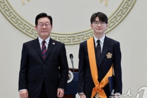 韩媒：李在明总统向职业游戏玩家Faker李相赫颁发了青龙勋章